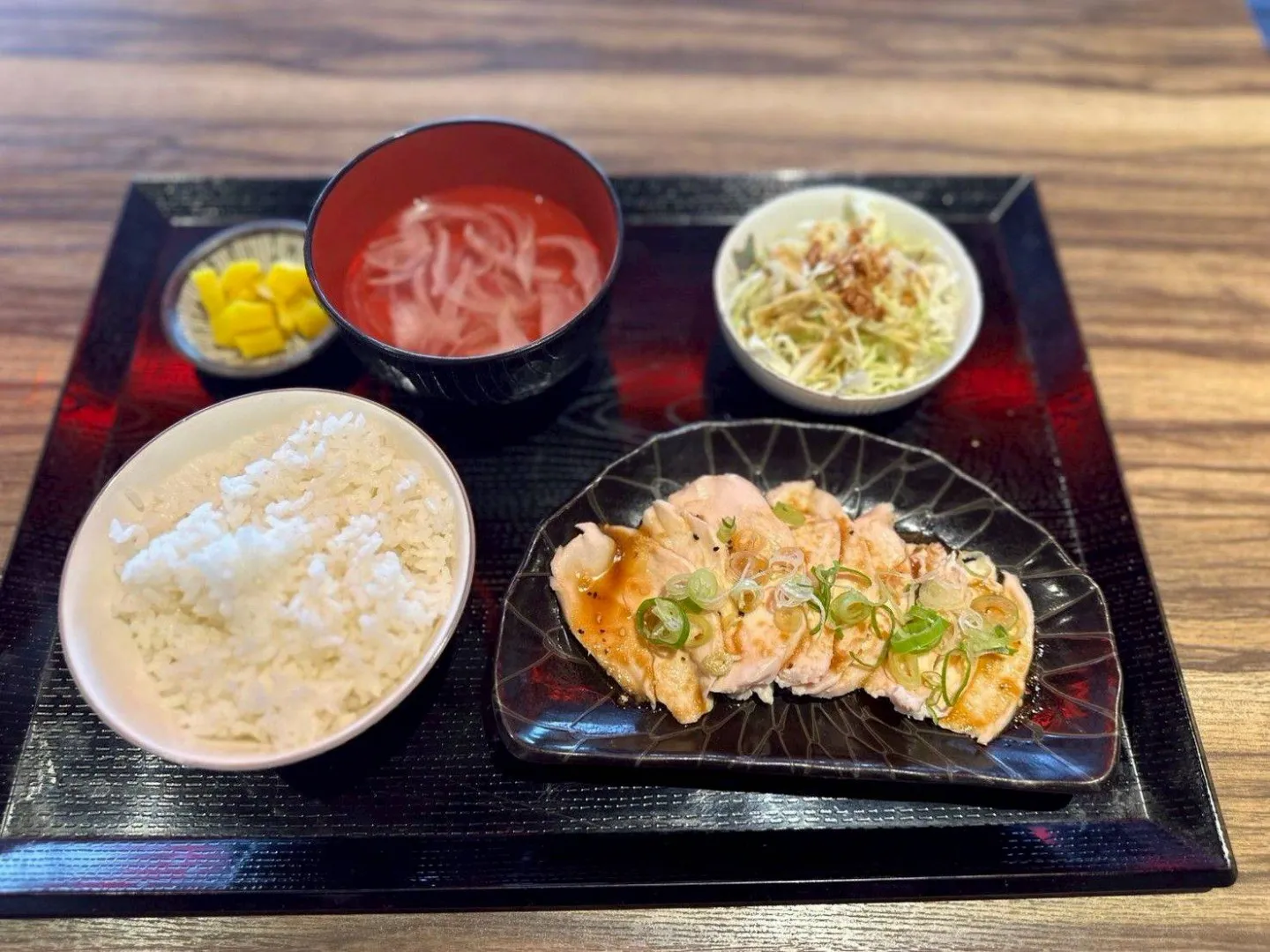《自家製よだれ鶏ランチ》のご紹介🐔