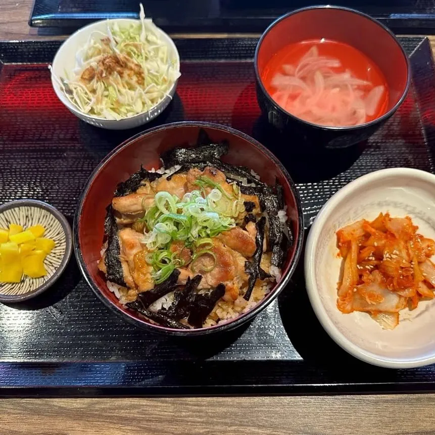 『焼き鳥丼ランチ新登場』