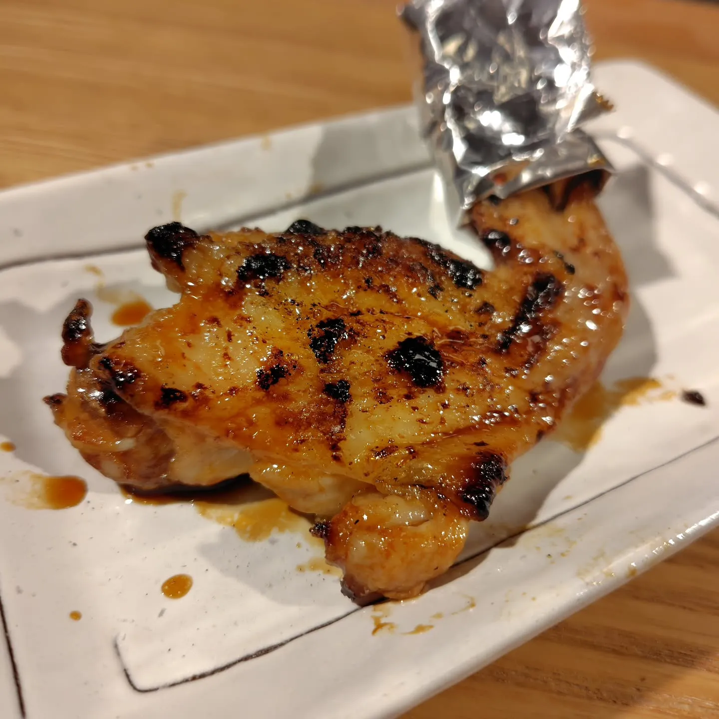 ■ 照り焼き風の手羽先が食欲をそそる！