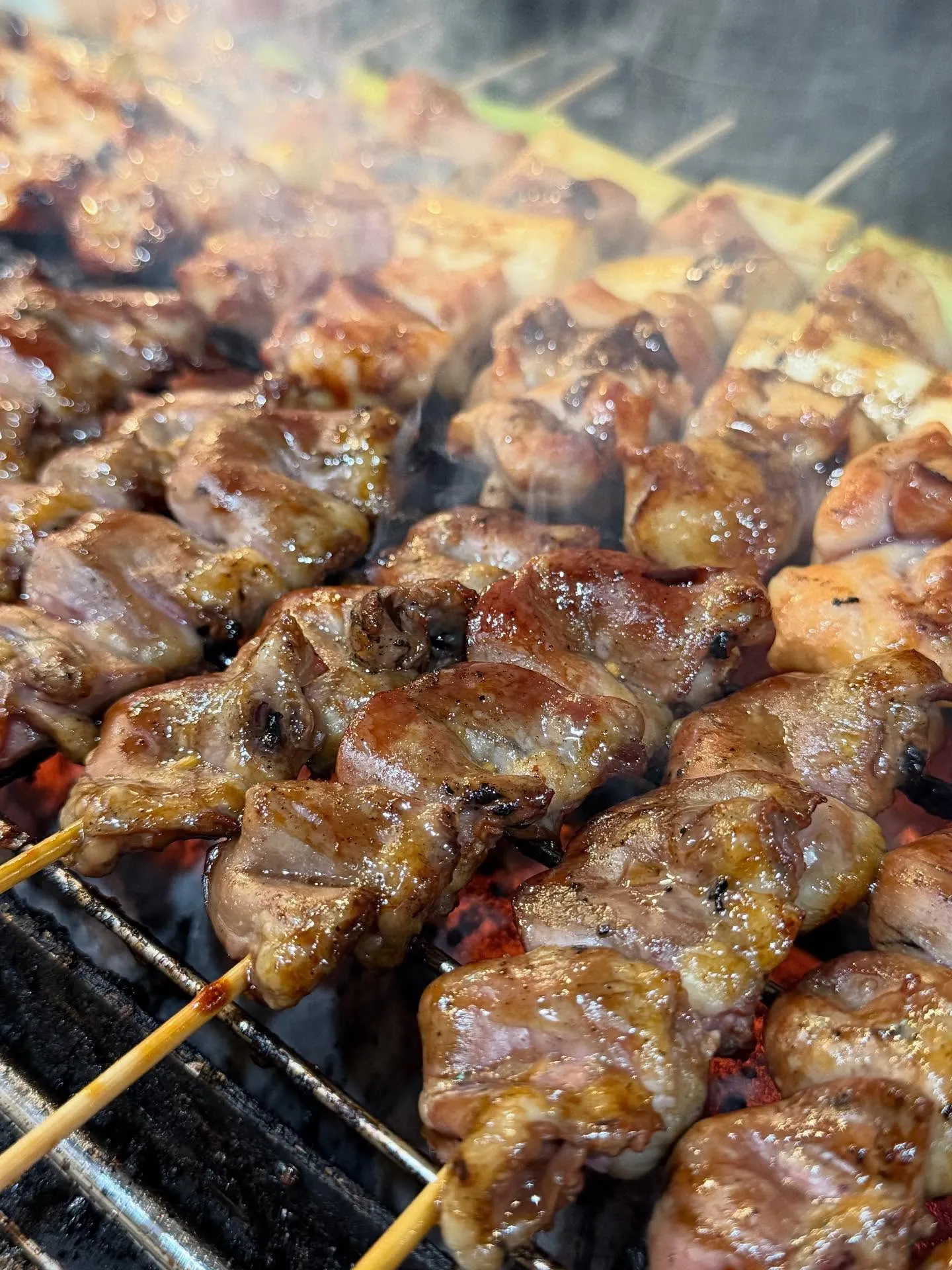 丁寧に焼き上げる！ジューシーな焼き鳥の美味しさを堪能