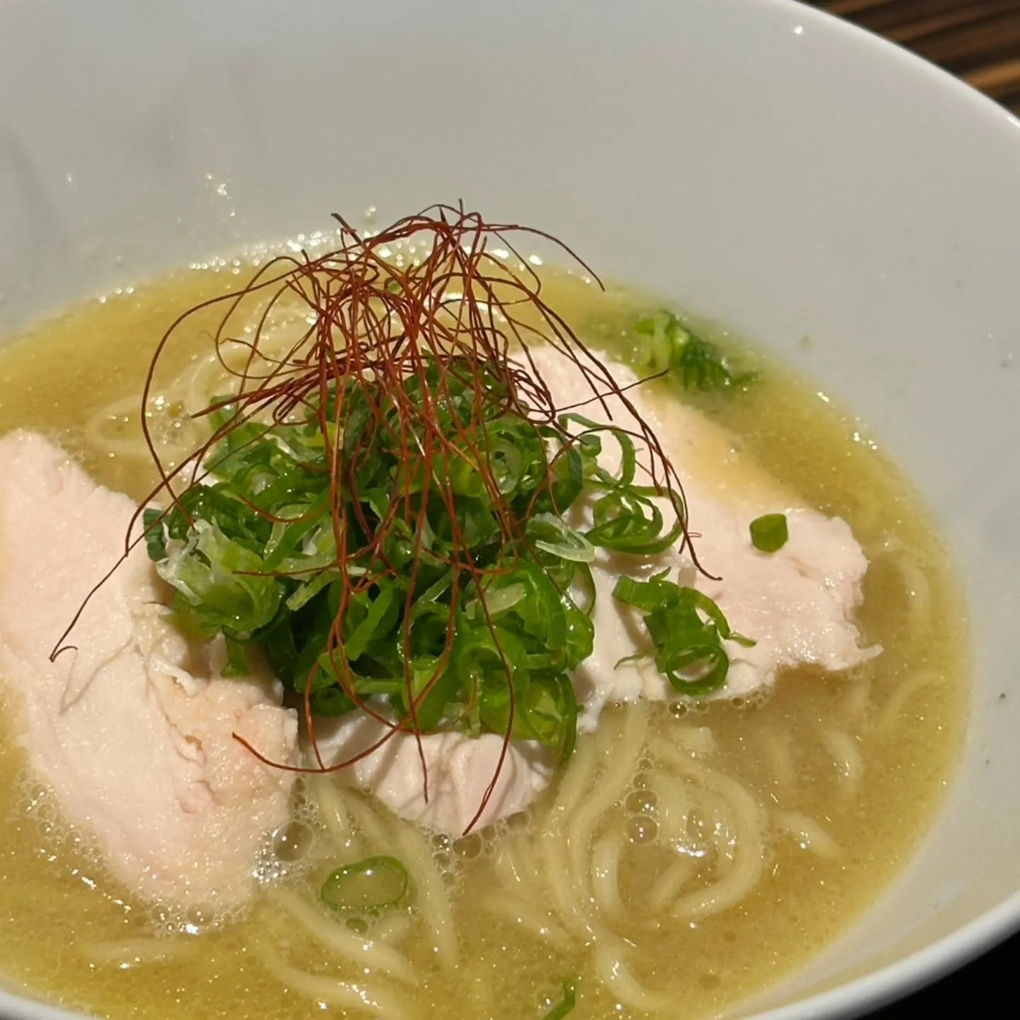 〆に最高！焼き鳥屋が本気で作った「鶏白湯醤油ラーメン」登場🍜