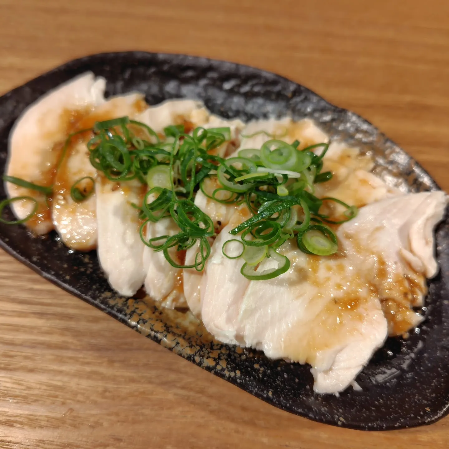 「これ食べ放題？！赤字じゃない？」と言われるお通しよだれ鶏の...