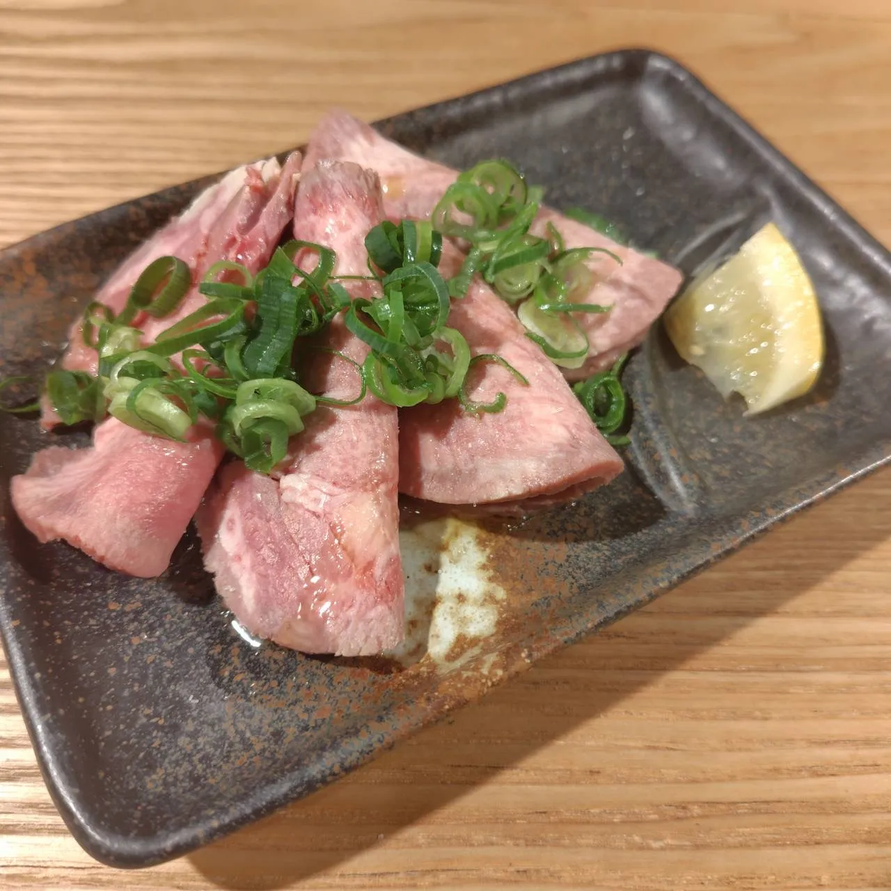 🐮《歯ごたえ抜群！レアな牛タン刺し登場》