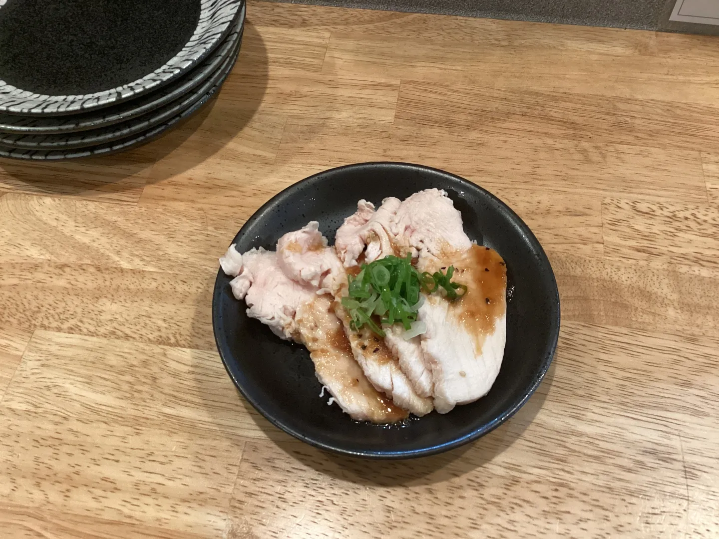 《お通しのよだれ鶏、実は食べ放題です😊》