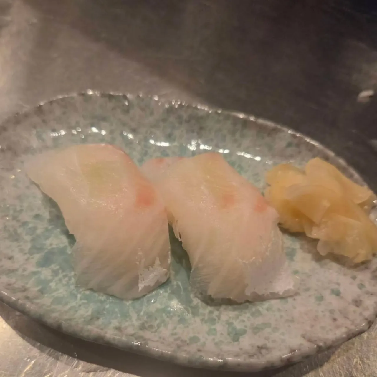 淡白ながらもしっかりとした旨みを感じられる鯛を、丁寧に仕立て...